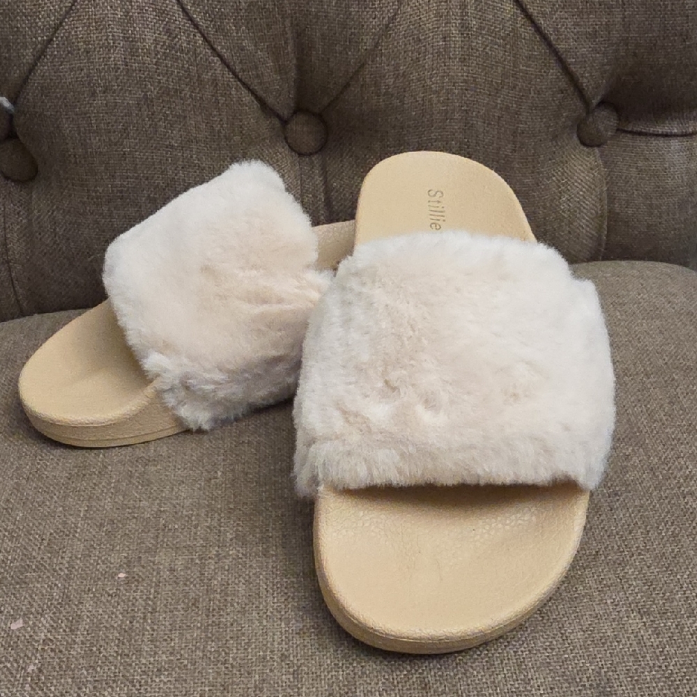 Stillieve Cream Tan Fuzzy Slides